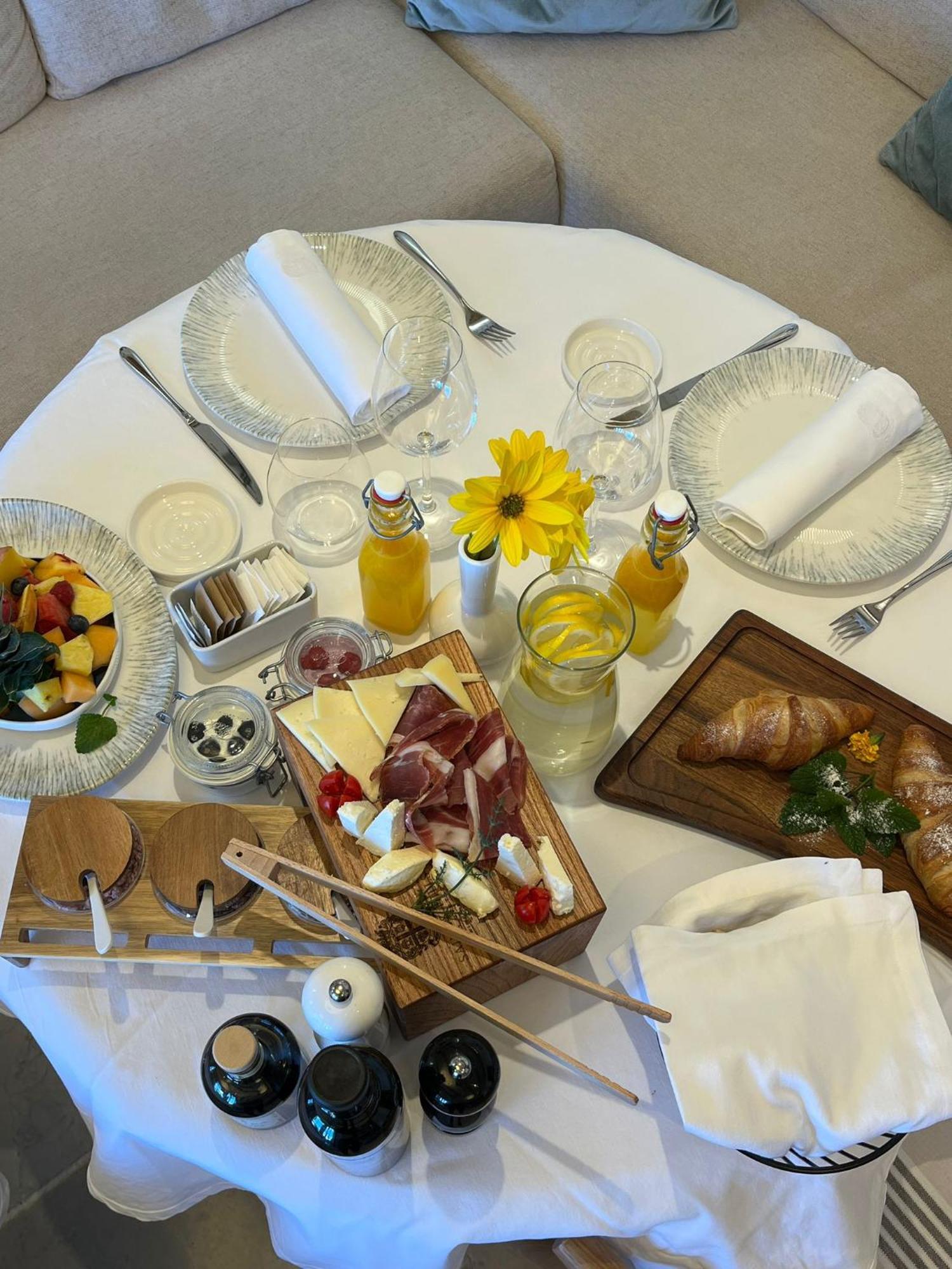 Saints Hills Cantina Višnjan Exteriör bild